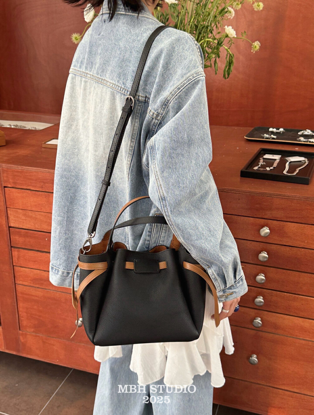 MBH Top Grain Leather Color Block Basket Tote Bag with Shoulder Strap Large Capacity Commuter Handbag - Image 2