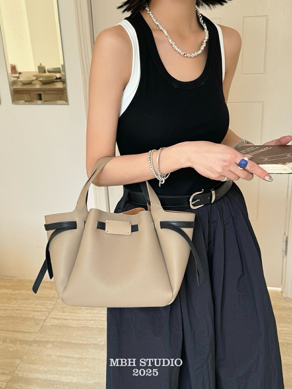 MBH Top Grain Leather Color Block Basket Tote Bag with Shoulder Strap Large Capacity Commuter Handbag - Image 3