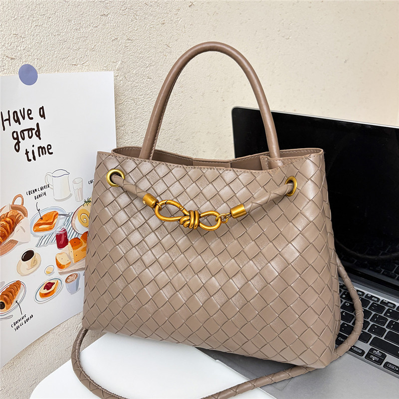 2026 New Woven Handbag Large Capacity Shoulder Crossbody Bag